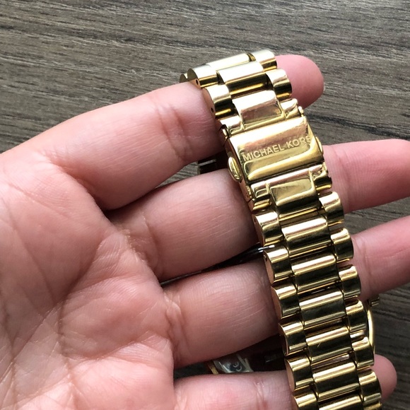 ❤️SOLD❤️ Michael Kors Watch - Picture 3 of 8
